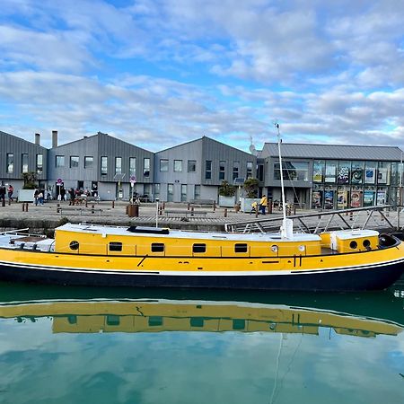 Une Peniche Dans Le Bassin À Flot Du Vieux Port La Rochelle  Esterno foto